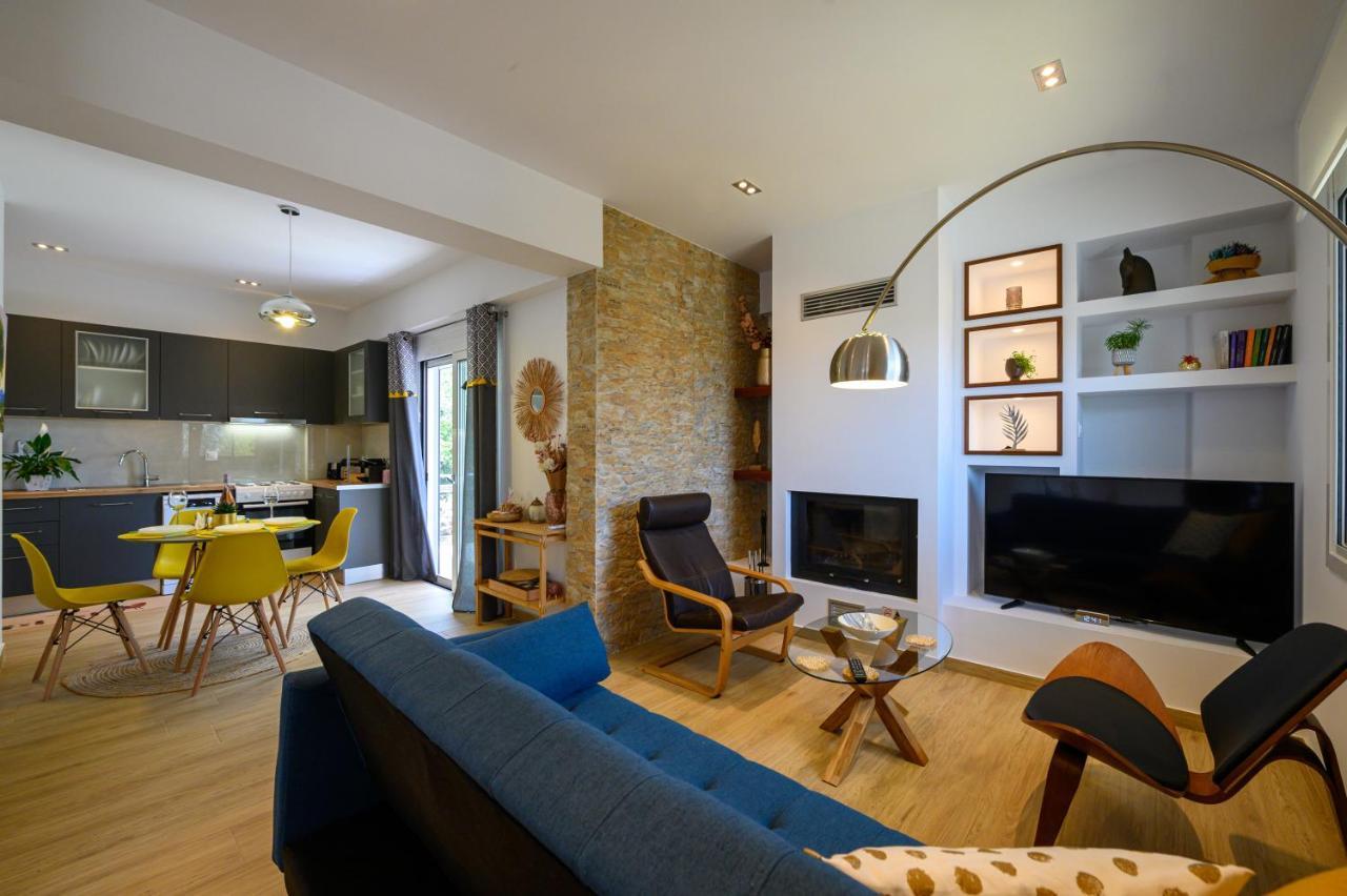 Chic Apartment In Nature, 5-Min Walk To The Beach Kalamata Exterior foto