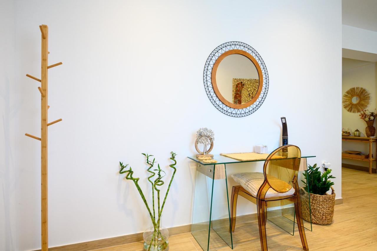 Chic Apartment In Nature, 5-Min Walk To The Beach Kalamata Exterior foto
