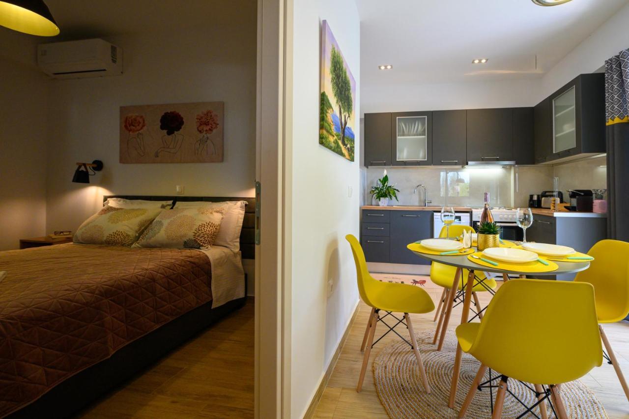 Chic Apartment In Nature, 5-Min Walk To The Beach Kalamata Exterior foto