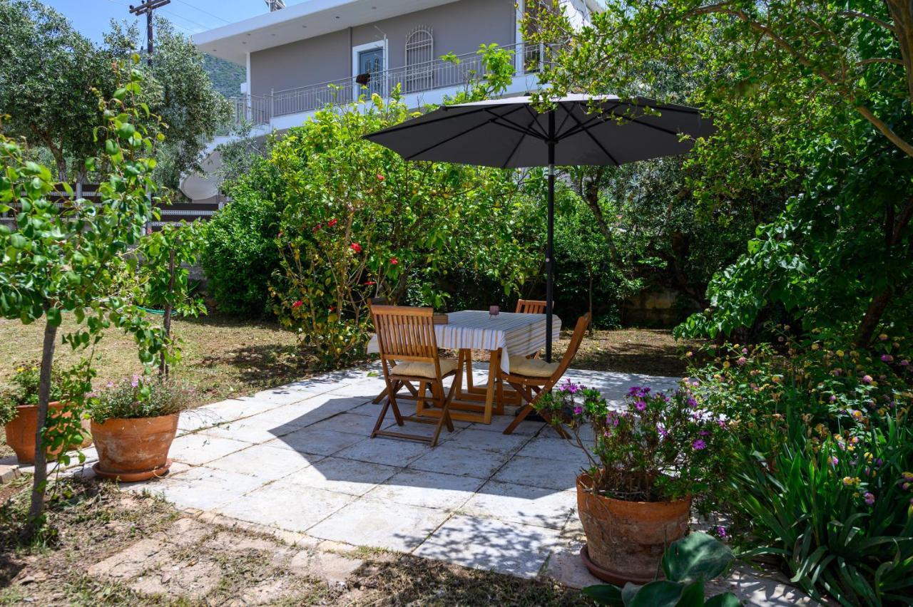 Chic Apartment In Nature, 5-Min Walk To The Beach Kalamata Exterior foto