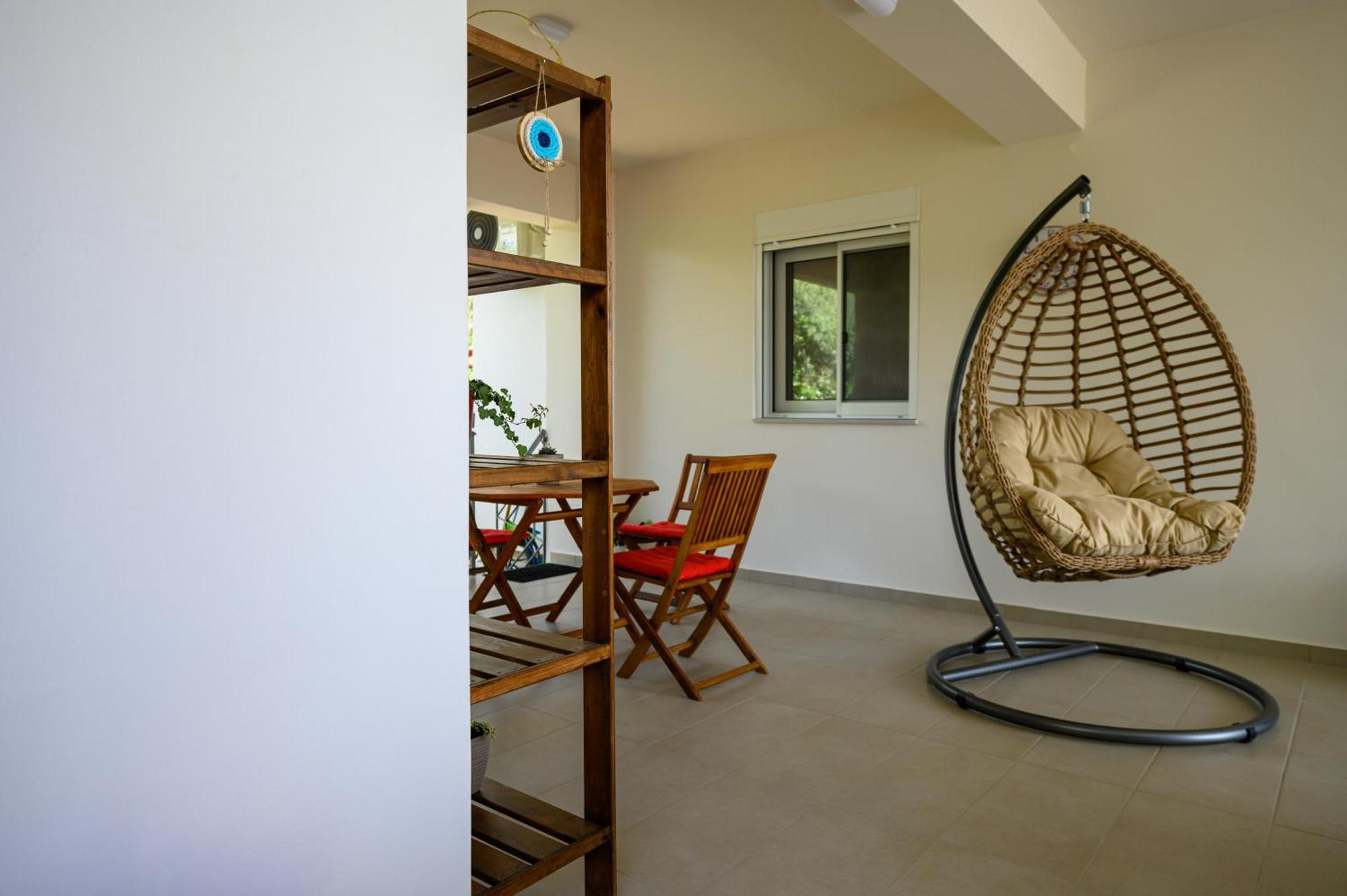 Chic Apartment In Nature, 5-Min Walk To The Beach Kalamata Exterior foto